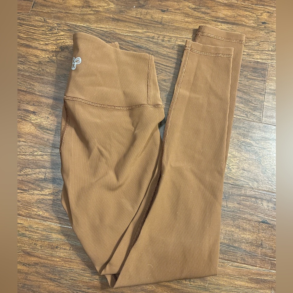 Aritzia TNAction Ribbed Leggings
